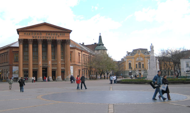 Суботица: Градски трг - за орање?!